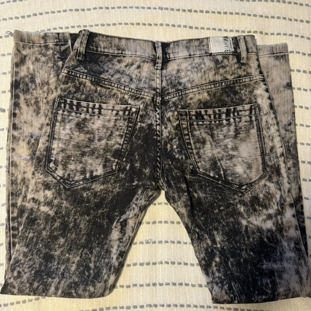 ANIMALE Brazil Acid Wash Jeans - Picture 6 of 7